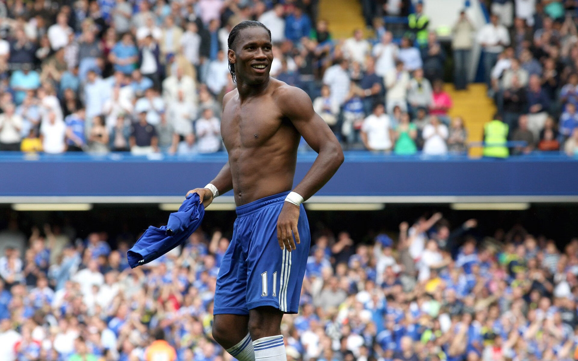 帕金斯表现引发观众热烈掌声,帕金斯表现引发观众热烈掌声的句子